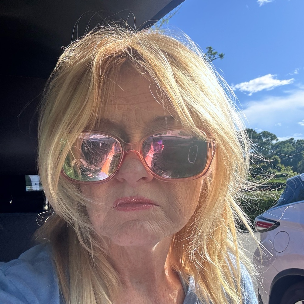 Meet your Posher, Julie